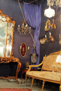 хрустальные классические стильные старые люстры бра мебель зеркало